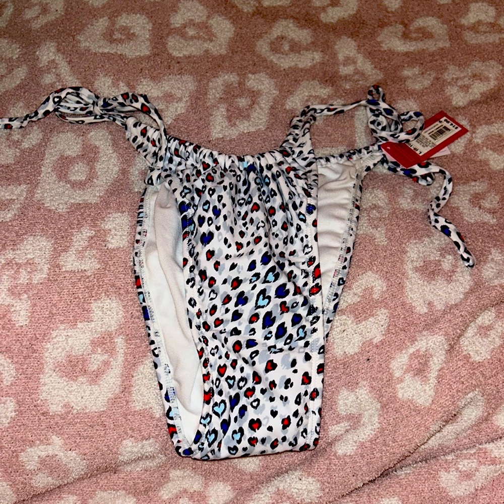 Target bathing suit never worn/tags are attached